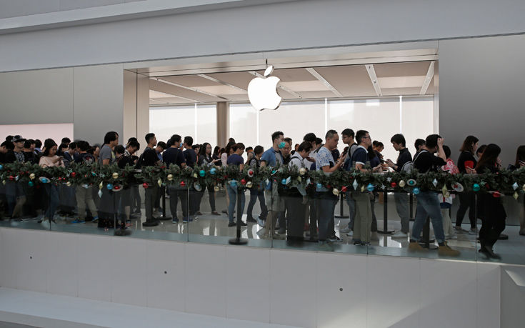 Παροξυσμός στα Apple Stores για ένα νέο iPhone X 10 AP_17307126420776