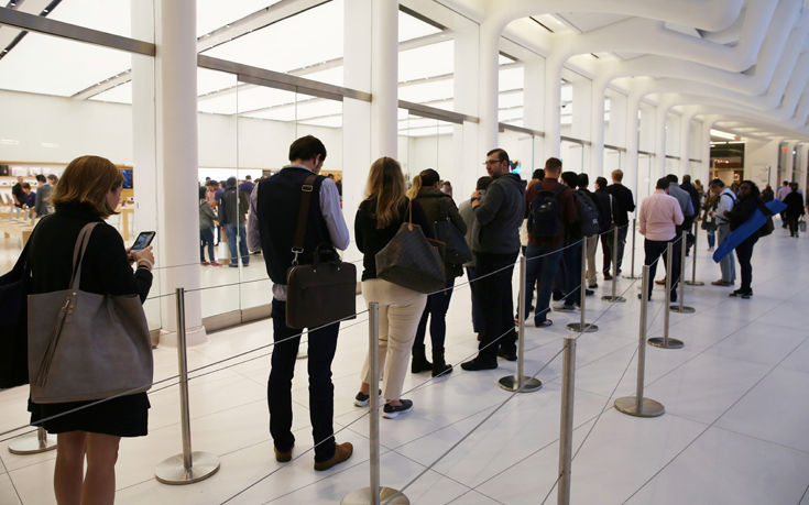 Τεράστιες ουρές και αναμονή ωρών για την πρεμιέρα του iPhone X 36 IPHONE ΑΝΑΜΟΝΗ