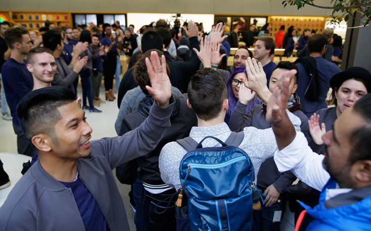 Τεράστιες ουρές και αναμονή ωρών για την πρεμιέρα του iPhone X 39 IPHONE ΑΝΑΜΟΝΗ