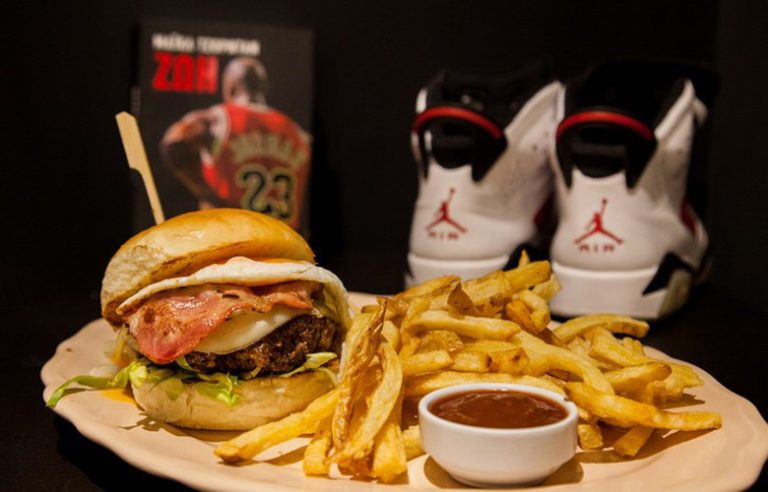 Τα top burgers που «κυκλοφορούν» στην πόλη τώρα