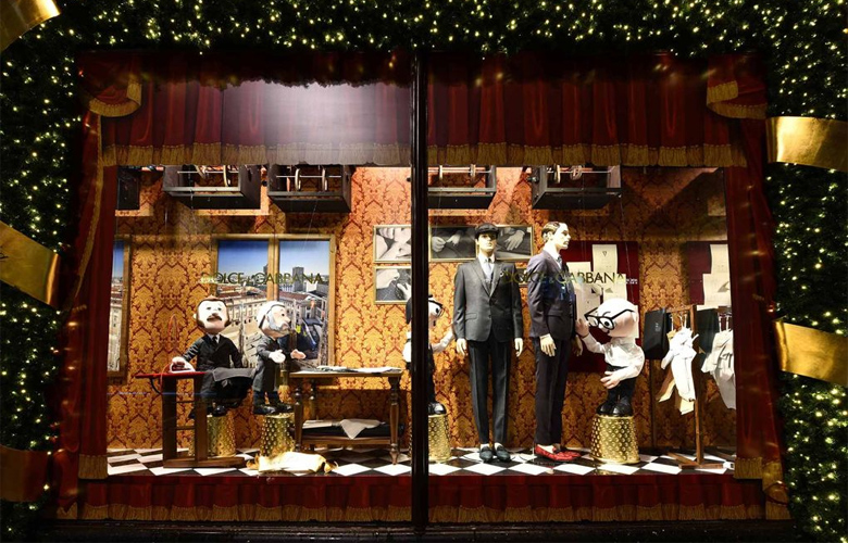 Οι Dolce & Gabbana «έντυσαν» χριστουγεννιάτικα το Harrods 32 dmtkrln8