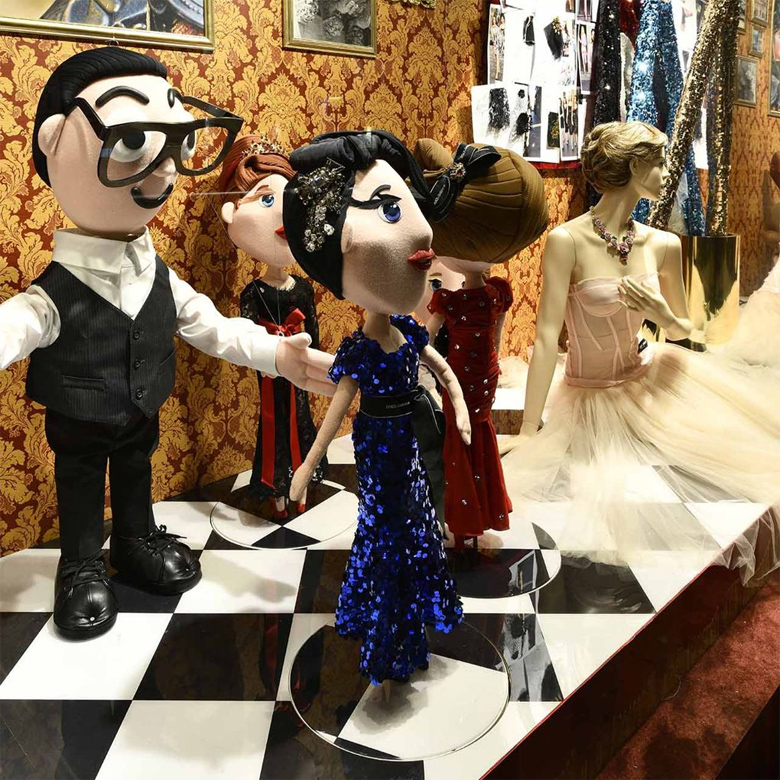 Οι Dolce & Gabbana «έντυσαν» χριστουγεννιάτικα το Harrods 31 dmtkrln9