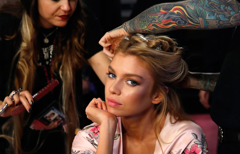 Πάνω και κάτω από τη πασαρέλα με τους αγγέλους της Victoria’s Secret 36 victsicr4