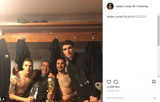 H πανηγυρική φωτογραφία των Βράνιες-Λιβάγια απ' τα αποδυτήρια της Λεωφόρου 4 vranjes