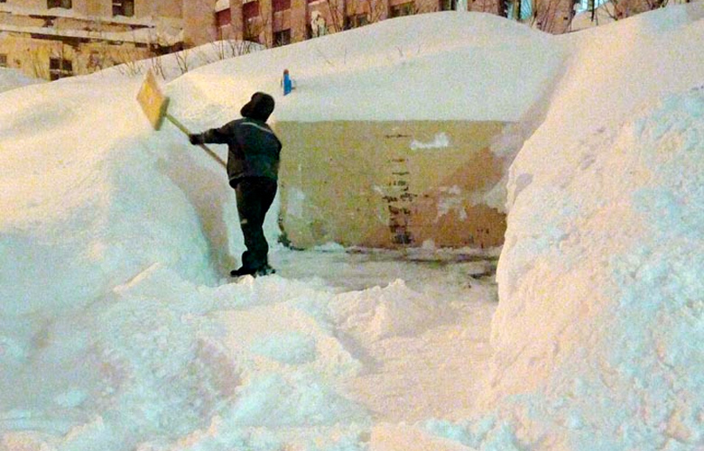 Η πόλη στον Αρκτικό Κύκλο που είναι βυθισμένη στο σκοτάδι και το χιόνι 20 3co53qvn