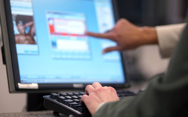 Τέλος πιθανότατα στο δωρεάν online πορνό και μάλιστα από σπόντα 4 AP_060504025796