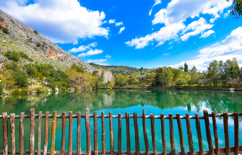 Η όμορφη τεχνητή λίμνη του Ζαρού 10 shutterstock 615605741
