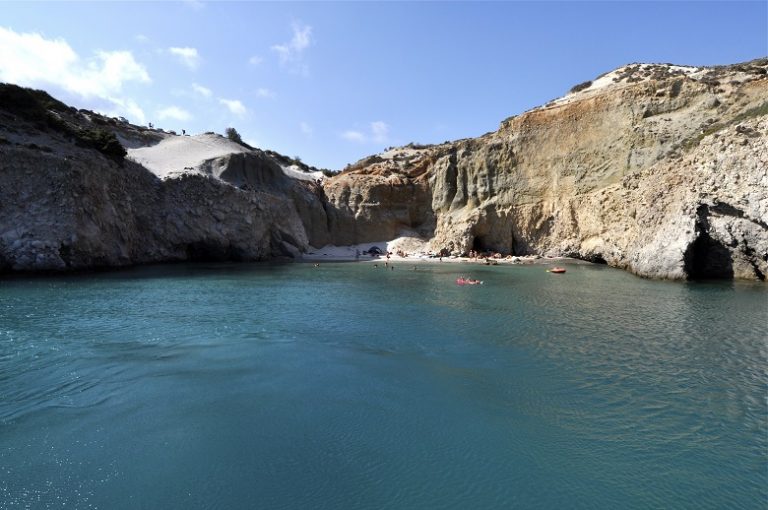 Η Bild στέλνει στην Ελλάδα για μαγευτικούς κόλπους και τον καλύτερο μουσακά!