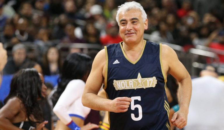 &Omicron; Marc Lasry &sigma;&tau;&omicron; NBA Greece: “&Sigma;&pi;&omicron;&upsilon;&delta;&alpha;ί&alpha; &iota;&delta;έ&alpha; &nu;&alpha; &pi;&alpha;ί&xi;&omicron;&upsilon;&nu; &omicron;&iota; Bucks &sigma;&epsilon; &alpha;&nu;&omicron;&iota;&chi;&tau;ό &chi;ώ&rho;&omicron; &sigma;&tau;&eta;&nu; &Alpha;&theta;ή&nu;&alpha;”