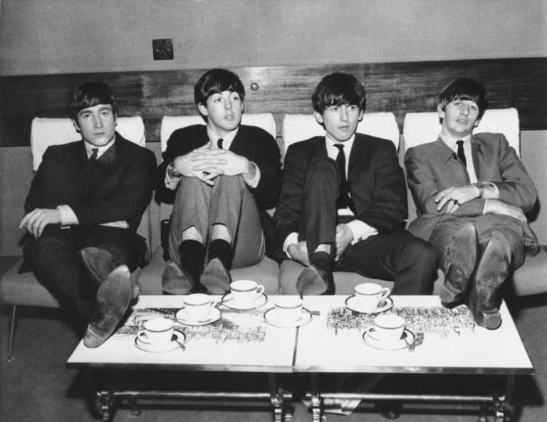 Αδημοσίευτες φωτογραφίες των Beatles πωλήθηκαν έναντι 358.000 δολαρίων