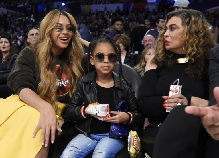 Η κόρη της Beyoncé πρόσφερε 19.000 δολάρια σε δημοπρασία τέχνης