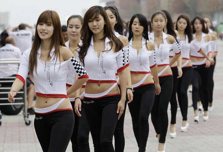 Τέλος εποχής για τα grid girls, μόνο οχήματα πλέον στην F1 16 grid2