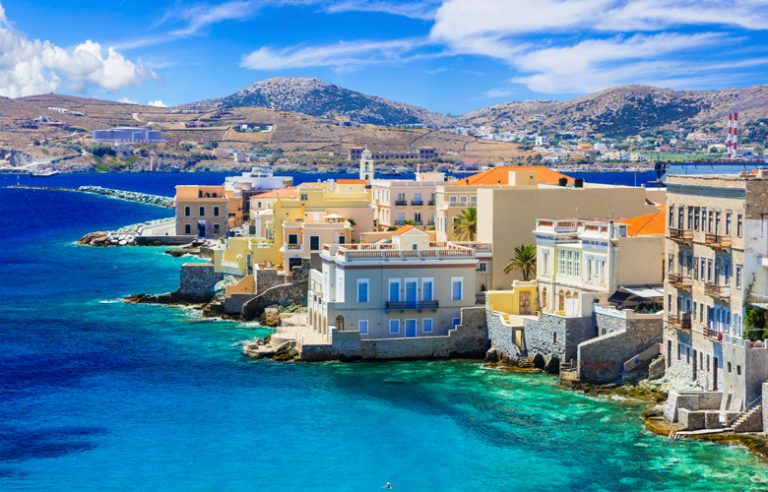 Βόλτα στην ιστορία, με έναν περίπατο στην Ερμούπολη της Σύρου