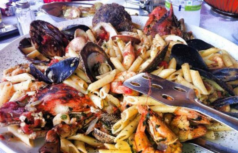 Ο Ρούλης, η ψαροταβέρνα σημείο αναφοράς για το Ναύπλιο