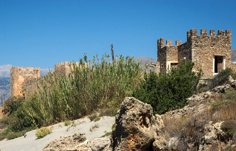 Το βενετσιάνικο κάστρο με τους πολυθρύλητους Δροσουλίτες 10 l59gerw1