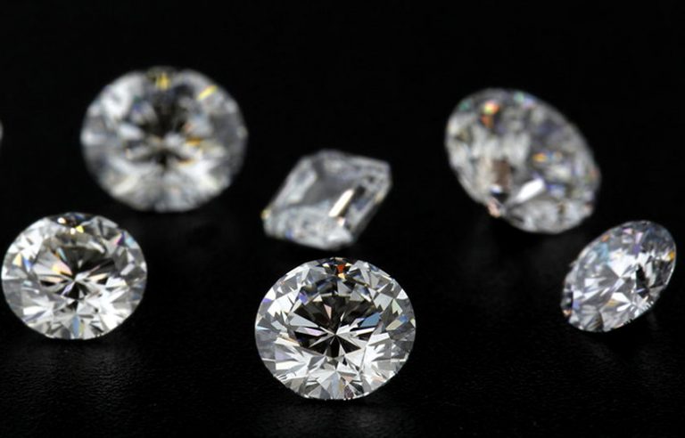 H De Beers φέρνει τα… διαμάντια του σωλήνα