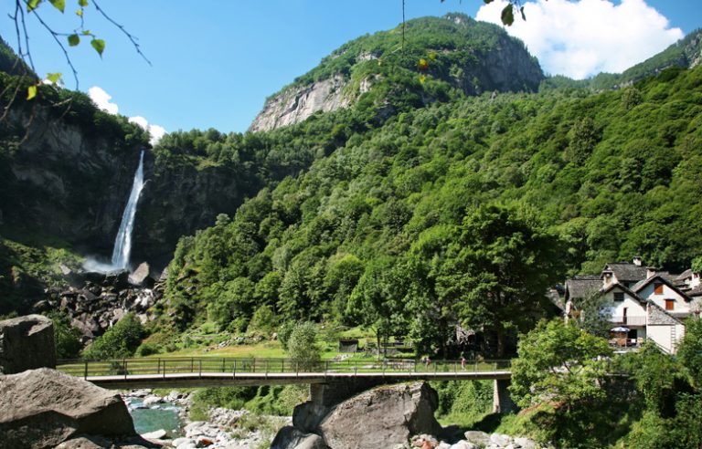 Foroglio, ένα μικροσκοπικό πέτρινο χωριό