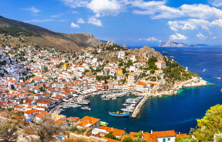 Η Ύδρα της κοσμοπολίτικης ατμόσφαιρας και της μεσογειακής ομορφιάς