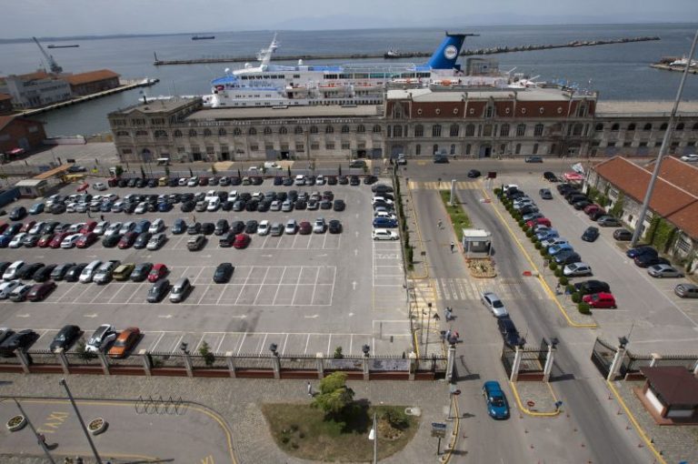 Μπαίνει πλοίο από Θεσσαλονίκη για Κυκλάδες και Κρήτη