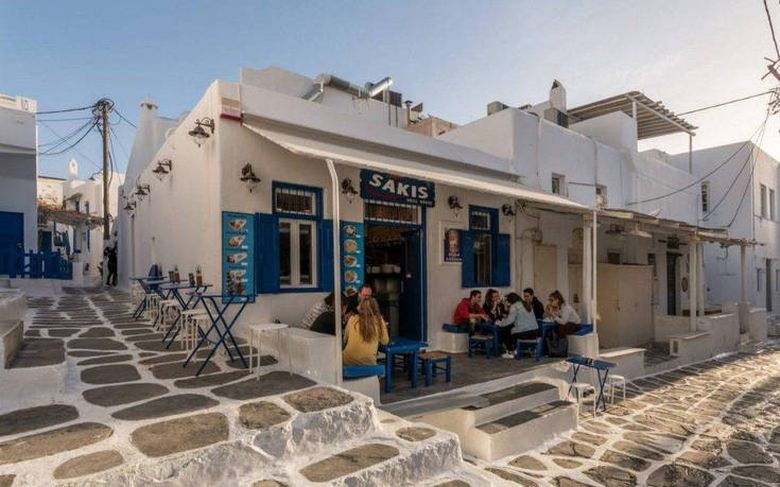 Στάσεις για ποιοτικό street food στη Μύκονο 7 sakis grill house