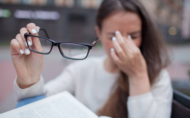Μελέτη συσχετίζει τη μυωπία με τη μόρφωση 4 shutterstock686879476