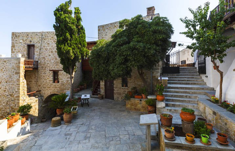 Σκύρος, ιδανικός προορισμός για διακοπές απόλαυσης και ξενοιασιάς 12