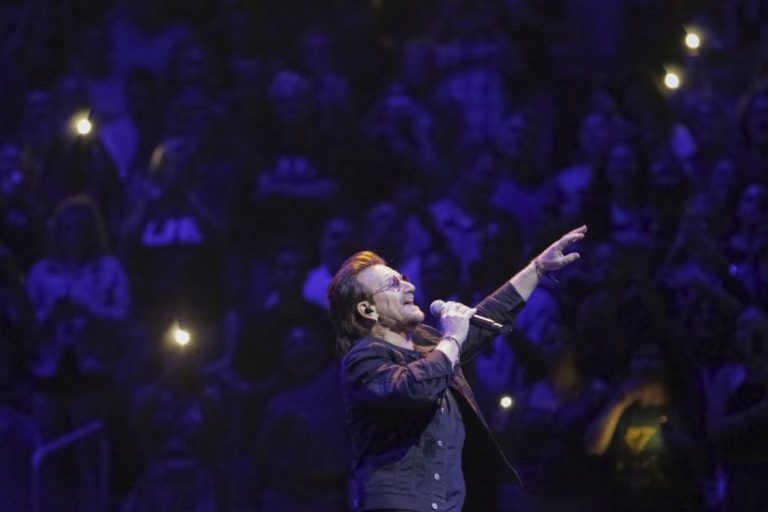 Ο ναζιστικός χαιρετισμός του Bono