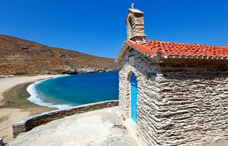 Η παραλία Άχλα δικαίως χαρακτηρίζεται ως μια από τις πιο όμορφες της Ελλάδας