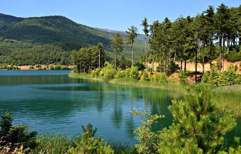 Λίμνη Δόξα, απόδραση στη λεγόμενη «Κορινθιακή Ελβετία»