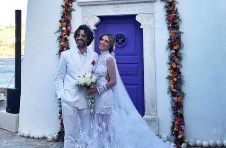 Ο παραμυθένιος γάμος της Αθηνάς Οικονομάκου
