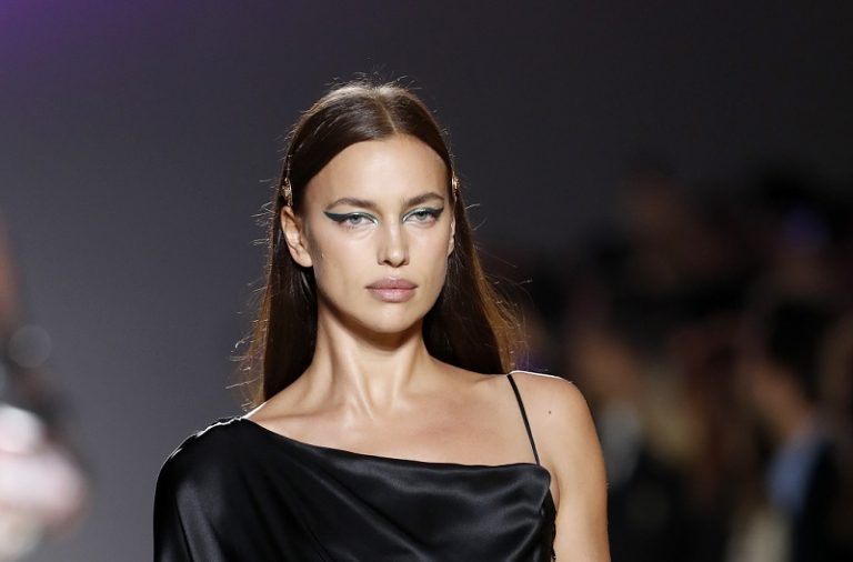 Η Ιρίνα Σάγιακ το νέο πρόσωπο της Marc Jacobs Beauty