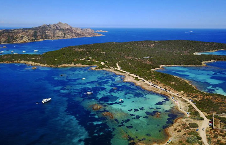 Καπρέρα, ένα μικρό και όμορφο νησί που βρίσκεται κατά μήκος του αρχιπελάγους Λα Μανταλένα 12 0in1thnn