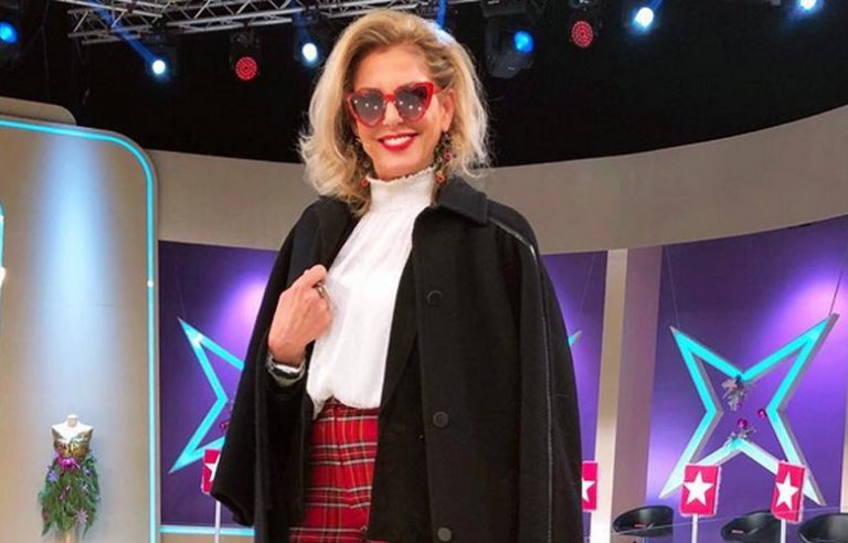 H Νίνα Παπαϊωάννου του Μy Style Rocks στα παρασκήνια αγκαλιά με τα παιδιά της