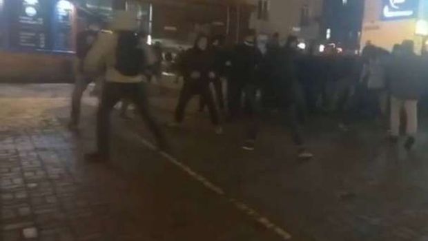 VIDEO: Άγριο ξύλο οπαδών Ντινάμο Κιέβου και Αϊντραχτ Φρανκφούρτης! 4 83 main