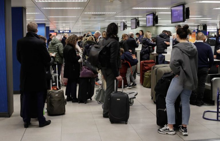 «Έκρηξη» των διεθνών αφίξεων στα ελληνικά αεροδρόμια τον Δεκέμβριο