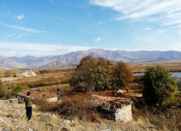 Η ταξιδιωτική… συμφωνία των Πρεσπών – Το απαράμιλο τοπίο μέσα από τα μάτια παιδιών