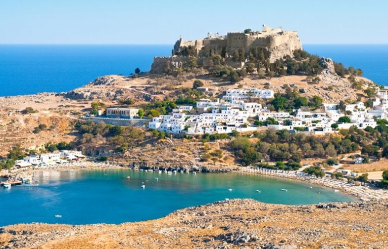 Λίνδος, ένας πανέμορφος οικισμός χτισμένος ανάμεσα στο κάστρο και τη θάλασσα