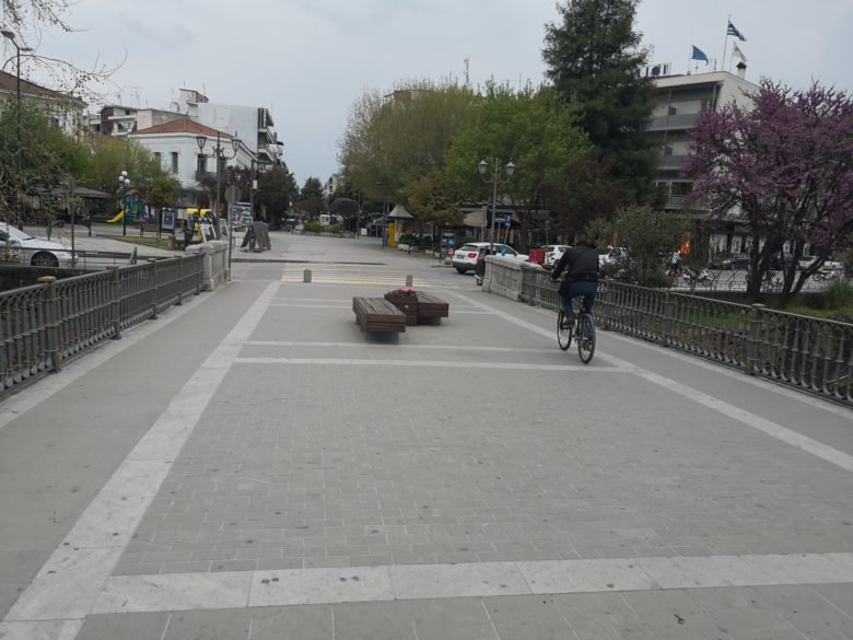 Πόλος έλξης των επισκεπτών η σιδερένια πεζογέφυρα στα Τρίκαλα 9 28 3 2019 pezogefira5 e1553945023629