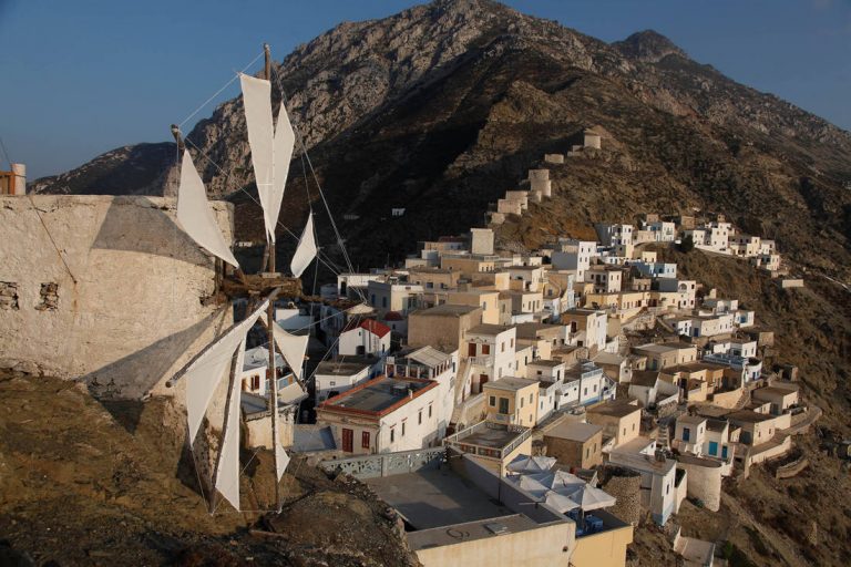Το ορεινό χωριό της Καρπάθου όπου «το πάνω χέρι έχουν οι γυναίκες»