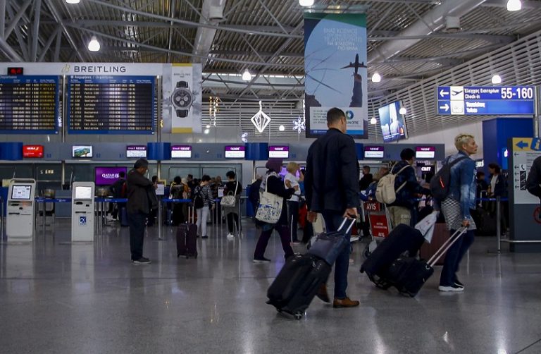 Αύξηση 13% των αεροπορικών αφίξεων τουριστών το 1ο τετράμηνο
