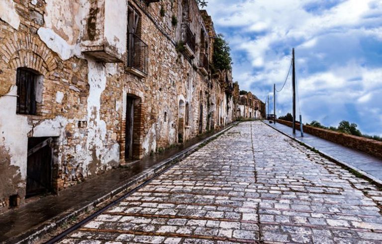 Craco, η εγκαταλειμμένη μεσαιωνική πόλη φάντασμα της Ιταλίας