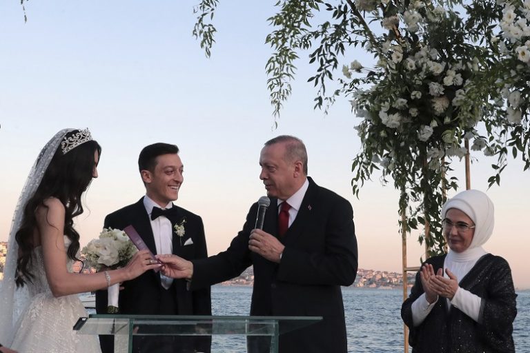 Ο γάμος του Μεσούτ Οζίλ με κουμπάρο τον Ταγίπ Ερντογάν