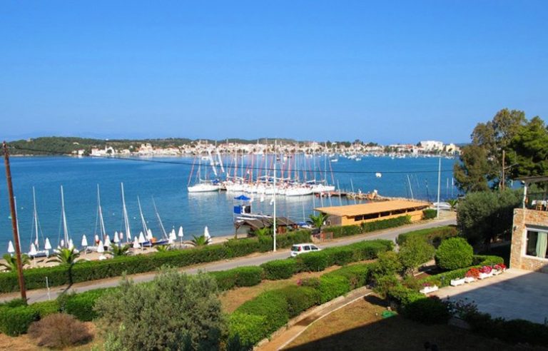 Διακοπές στη «Ριβιέρα της Ελλάδας» το Πόρτο Χέλι