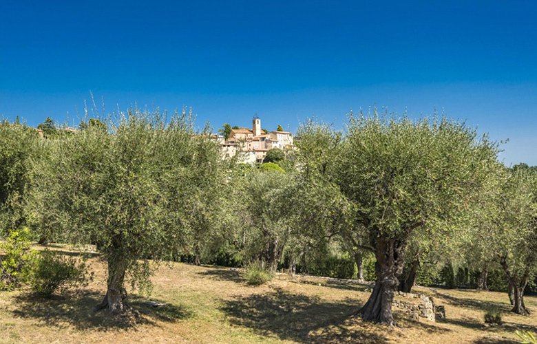 Μια βίλα που σε ταξιδεύει σε άλλη εποχή και επιβλέπει τη γαλλική Ριβιέρα 19 9rivierabeachNEWSmesa4