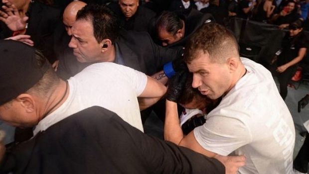 Βατερλό στο Μεξικό: “Χάλασε” το Stephens vs Rodriguez και ξέσπασαν επεισόδια!