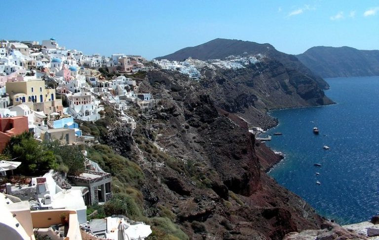 «Μοναδικός τουριστικός προορισμός που οφείλουμε να διαφυλάξουμε η Σαντορίνη»