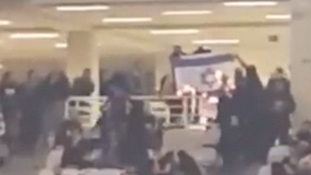 Οπαδοί της ΑΕΚ έκαψαν σημαία του Ισραήλ, ενημέρωσε FIBA και BCL η Χάποελ (VIDEO)