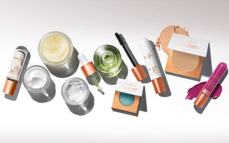H Avon παρουσιάζει τo Distillery Make Up, μια νέα, clean, vegan πρόταση μακιγιάζ