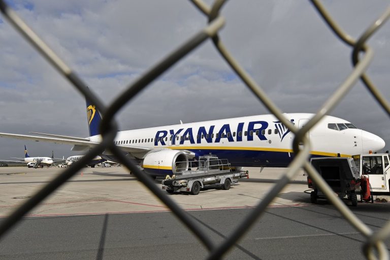 Κοροναϊός: Κόβει 3.000 θέσεις εργασίας η Ryanair