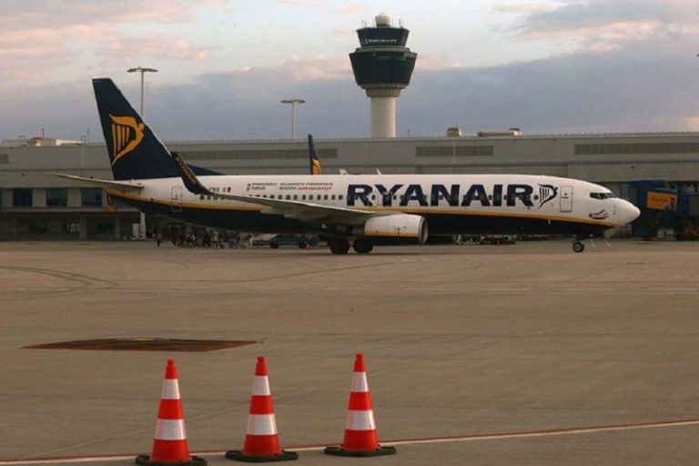 Η Ryanair ξεκινά και πάλι τις πτήσεις της από Αθήνα